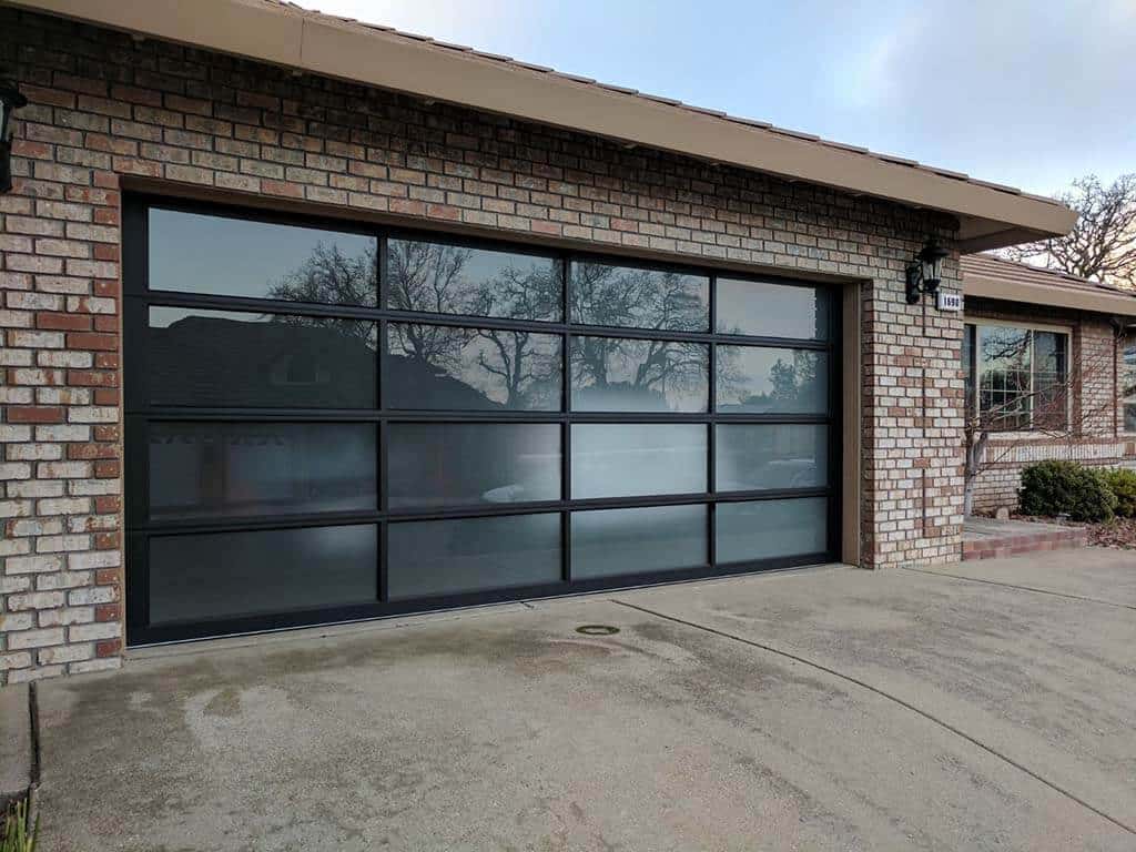 modern_glass_garage_door.jpg